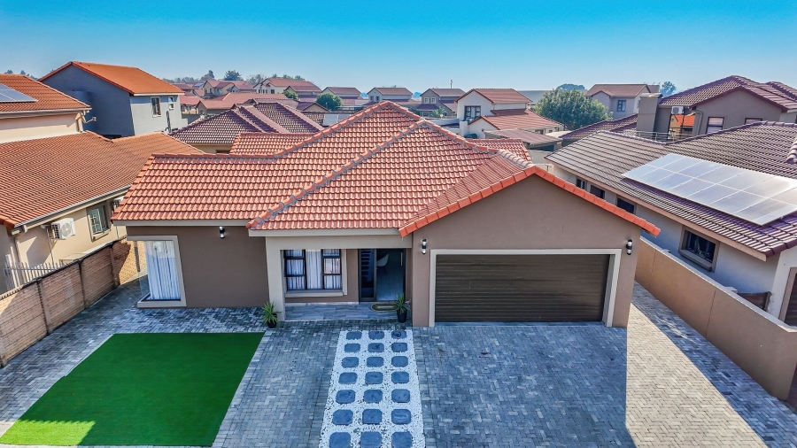 4 Bedroom Property for Sale in Waterkloof East North West